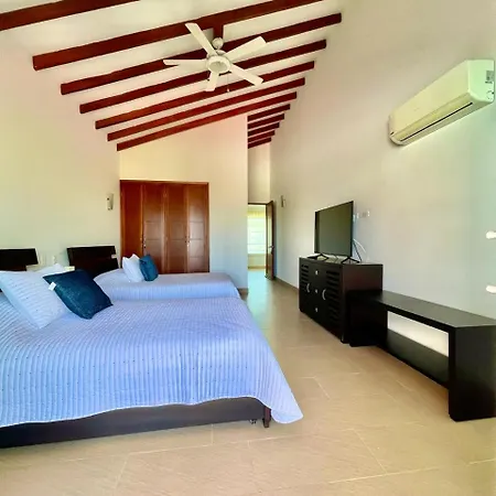 Сasa de vacaciones Casa Moderna Con Playa